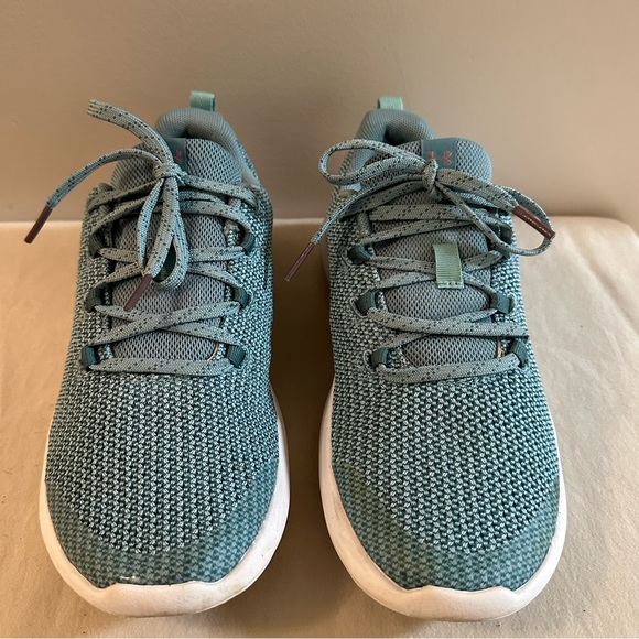 Under Armour running shoes, size 5.5 - Picture 3 of 6